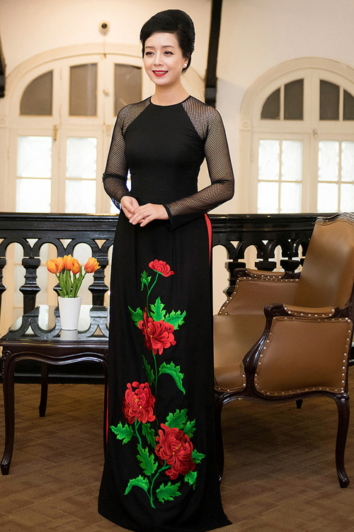 http://aodaimissvan.com/ao-dai-theu.html