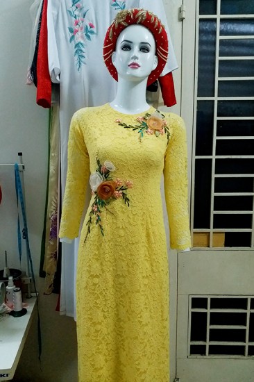 Áo dài ren thêu ruy băng MV305