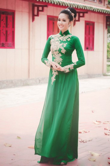 Áo dài đính ren 3D MV147